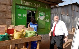 Kenia Handy_Connections_Afrikabeauftragter Günter Nooke