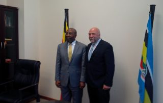 (Günter Nooke zusammen mit dem ugandischen Premierminister Ruhakana Rugunda - Bildnachweis: BMZ/Günter Nooke)