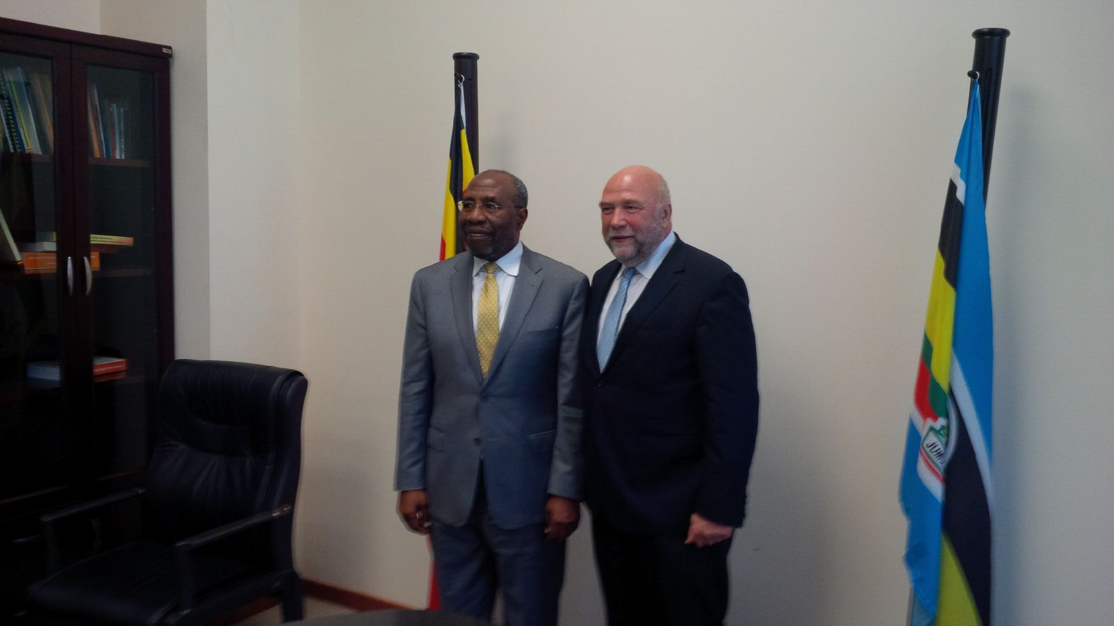 (Günter Nooke zusammen mit dem ugandischen Premierminister Ruhakana Rugunda - Bildnachweis: BMZ/Günter Nooke)